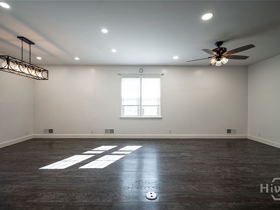 4th image of 110 Lakeview Drive