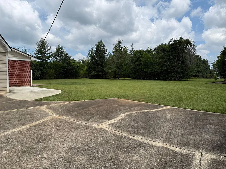 115 S Rosewood Dr — Photo 2