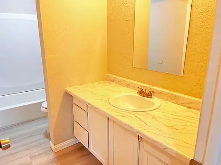 2446 Doreen St — Photo 5