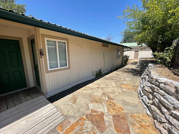3rd image of 25201 Lakeview Dr
