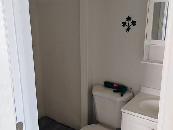 4th image of 355 E Elmo St