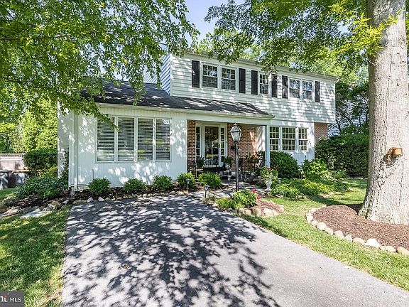 3rd image of 306 N Lake Dr