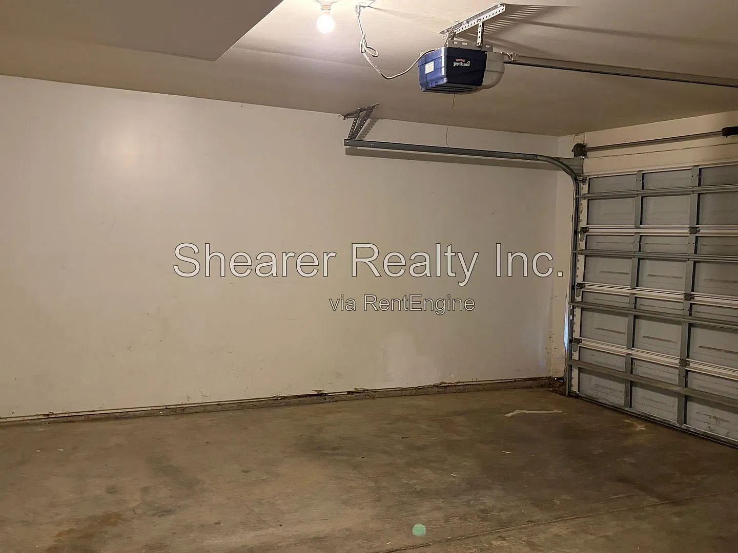 4 bed, 2.5 bath, 2192 sqft, $2,100 — Photo 4