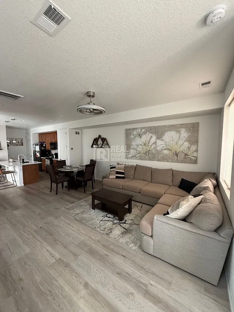 Modern 3-Bedroom Home with Community Pool in The Aurora Highla — Photo 4