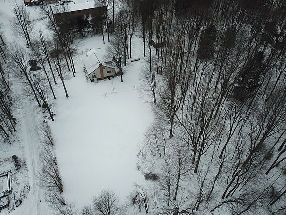 3rd image of 161 Bennett Ln