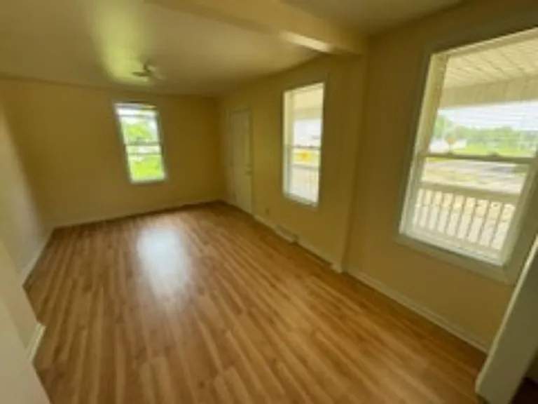 2818 W Saint Paul Ave — Photo 8