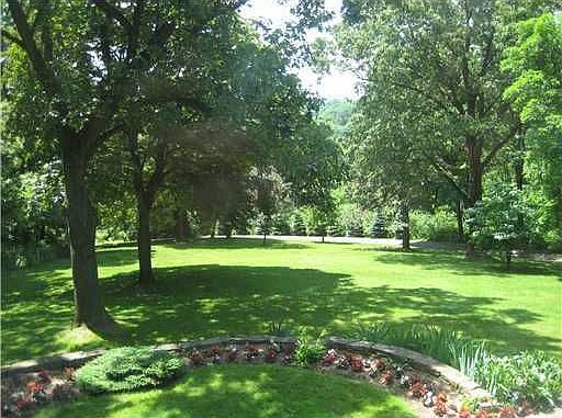 This image displays additional landscaping details