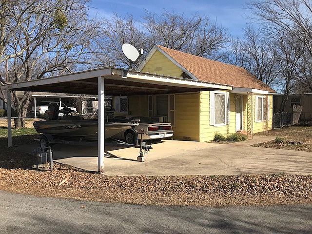 2nd image of 809 W Davis Ave