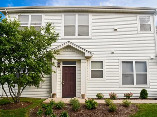 1353 Remington Dr, Volo, IL 60020