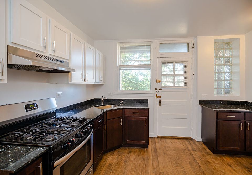 1st image of 5351 W Oakdale Ave #2