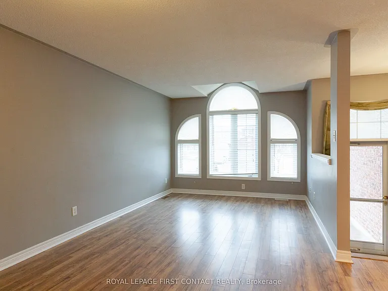 238 Wessenger Dr #UPPER — Photo 2