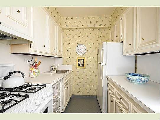 4th image of 1 Gracie Ter APT 8B