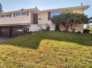 708 Sequoia Ln, Vestal, NY 13850