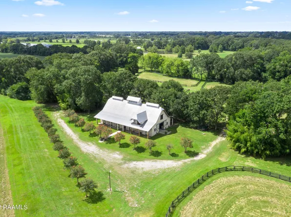 467 Halfway House Rd, Arnaudville, LA 70512
