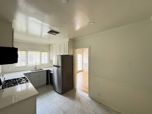 5th image of 9016 1/2 Rangely Ave #0