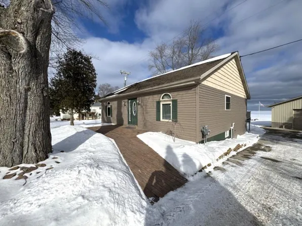 1042 N Lakeshore Rd, Harbor Beach, MI 48441