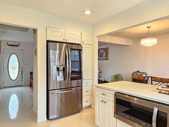 3rd image of 15 Evers St