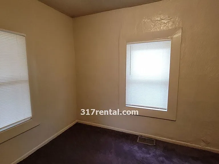 2403 N Oxford St — Photo 3