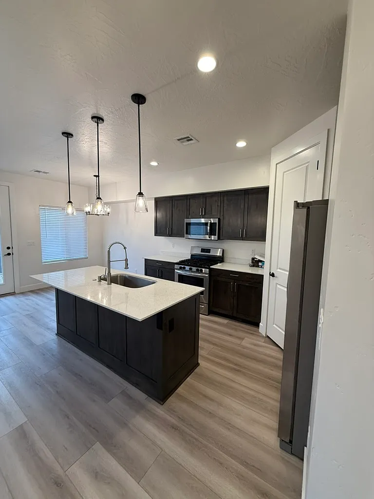 3 bed, 2.5 bath, 1620 sqft, $1,900 — Photo 3