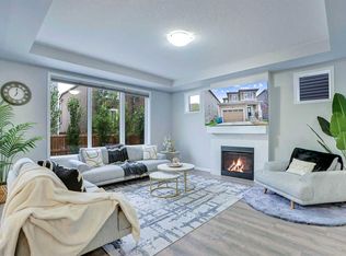 59 E Osborne Cmn SW, Airdrie, AB T4B 5E3