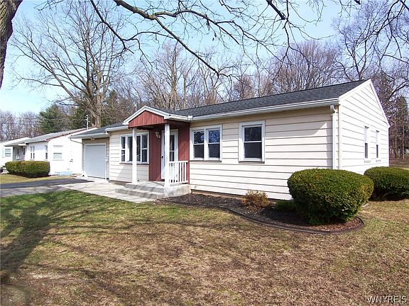 3rd image of 24 Tarrytown Dr