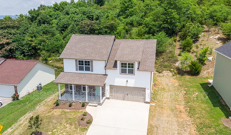 628 Drakewood Rd — Photo 3