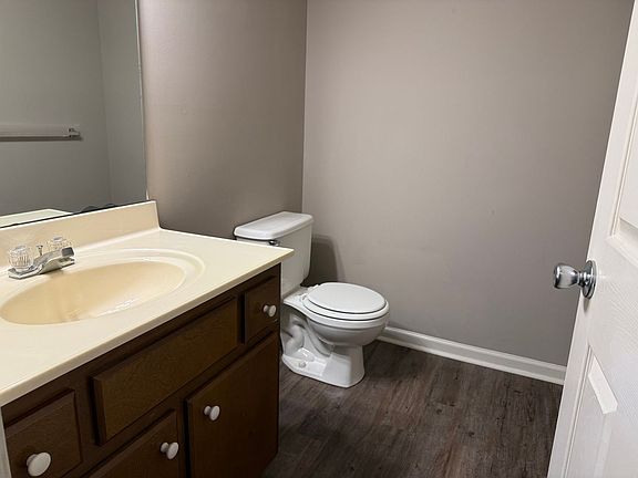 5th image of 227 Black Hawk Cir #A