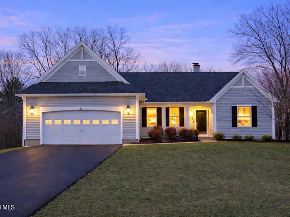 31 Summerfield Circle, Mechanicville, NY 12118