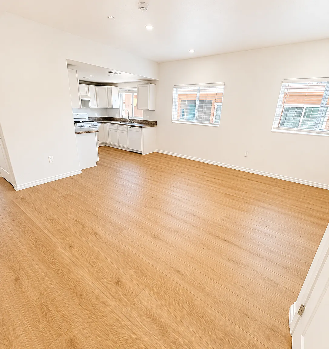 2 bed, 1100 sqft, $2,450 — Photo 3