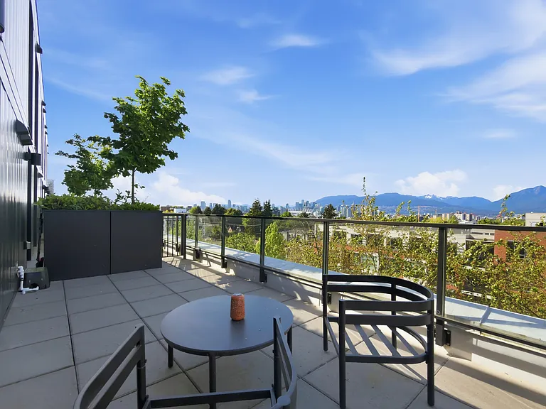 2511 Carolina St — Photo 15