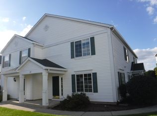 683 Fieldcrest Dr UNIT B, South Elgin, IL 60177