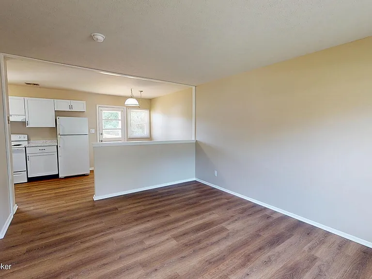 9907 Robsion Rd — Photo 2
