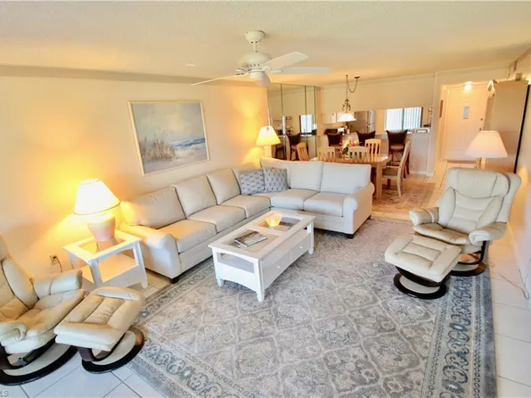 5725 Gage Ln APT 103E, Naples, FL 34113