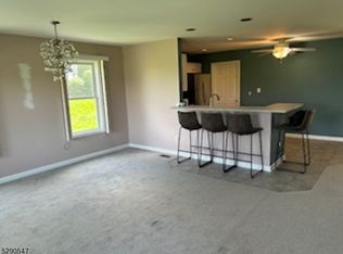 9 Beardslee Cir, Hamburg, NJ 07419