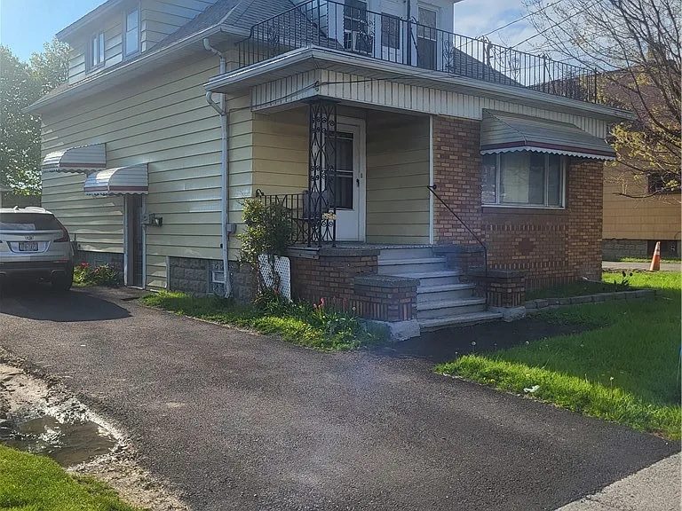 1368 Harlem Rd — Photo 1