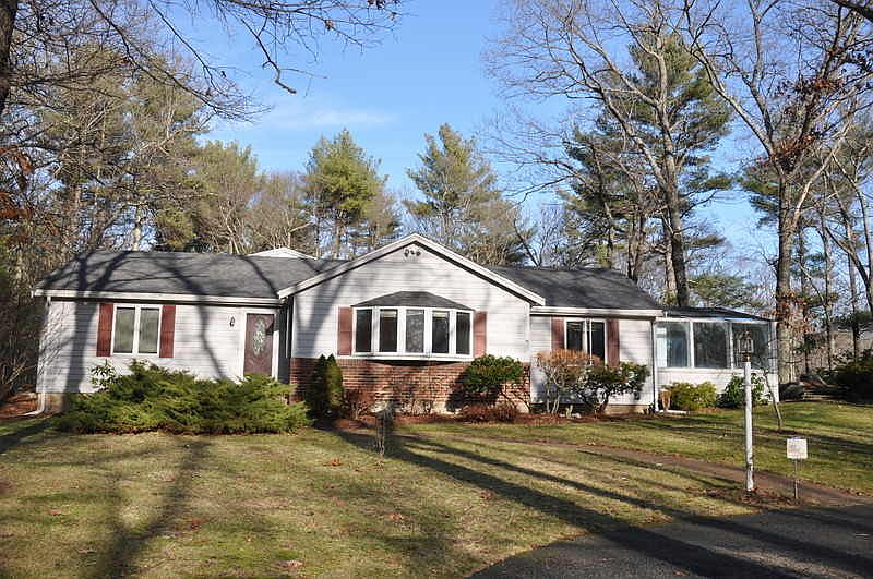 Front Entry
						:
						Bay-window(exterior)