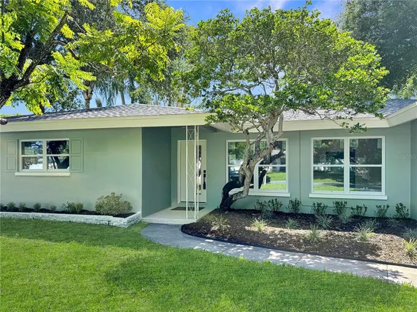 703 Woodland Dr, Largo, FL 33771