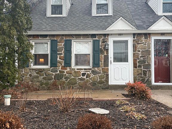 2nd image of 884 Woodlawn Ave
