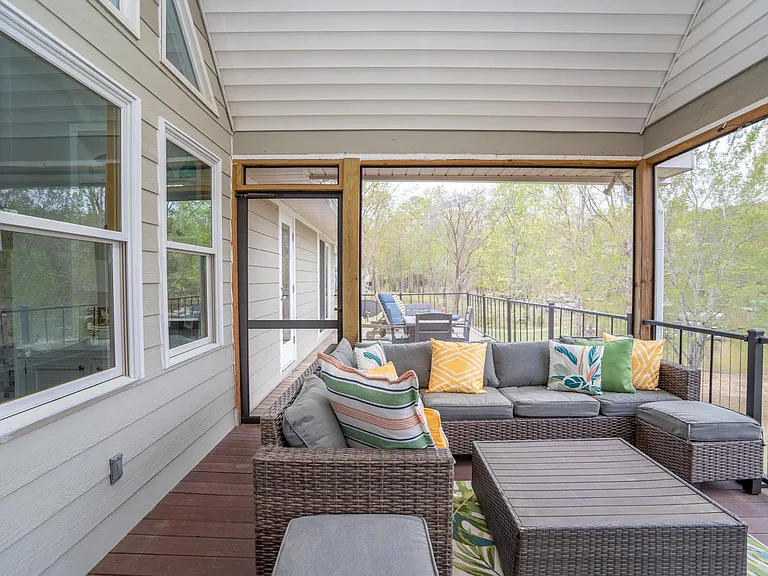 218 Long Island Dr — Photo 43