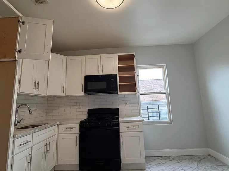 480 Avon Ave #G3 — Photo 1