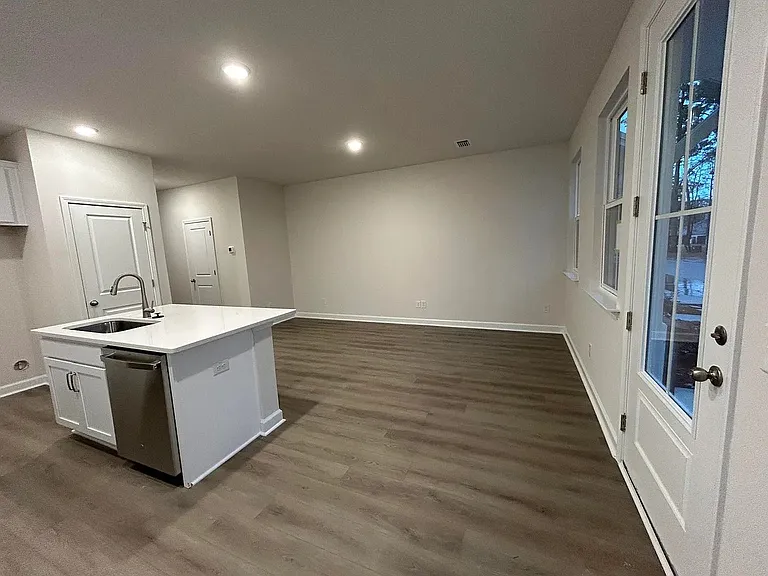 451 Martins Creek Blvd — Photo 5