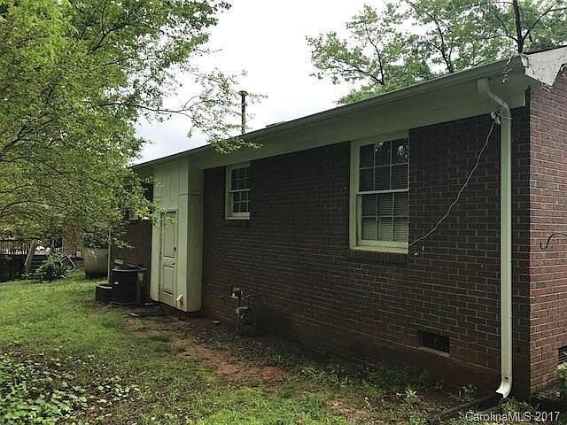 2nd image of 1016 Newcastle Rd