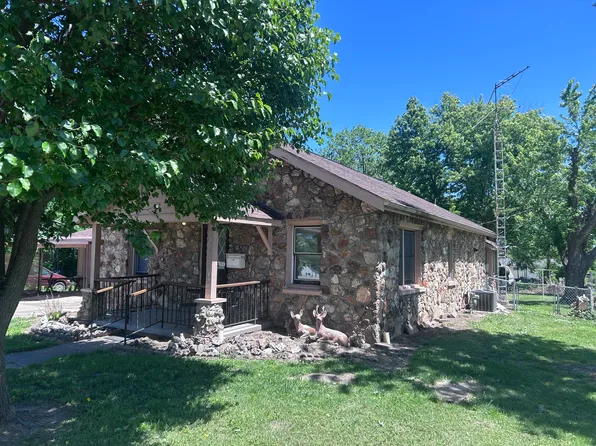 205 N Smith St, Cuba, MO 65453