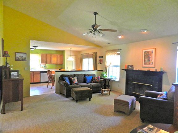 3rd image of 1026 W Pinehurst Dr