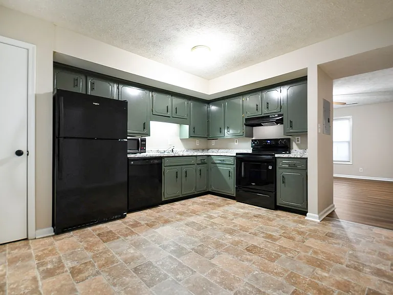 1710 Baltimore Dr — Photo 4