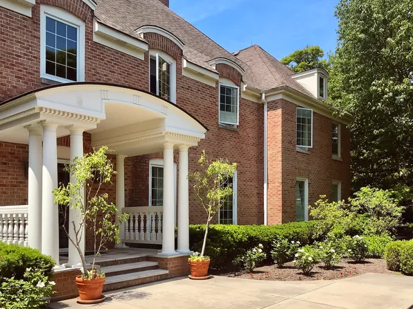 568 Plymouth Dr, Inverness, IL 60067