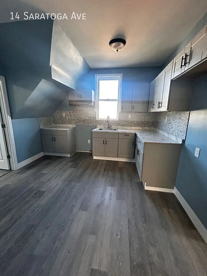14 Saratoga Ave — Photo 2