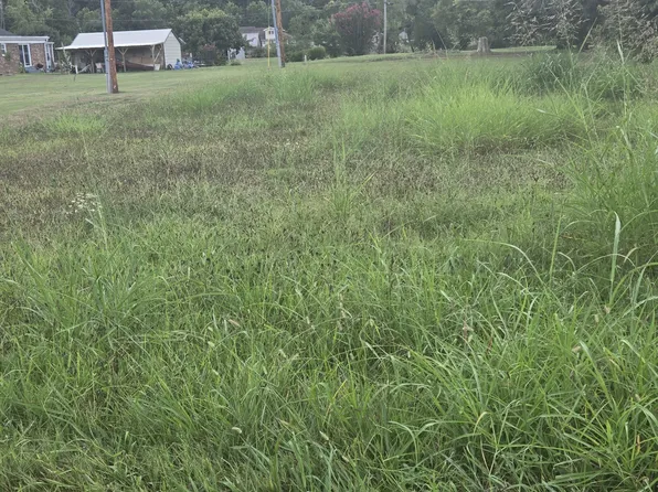 302 E Commerce St, Waverly, TN 37185