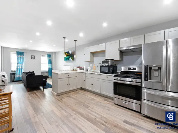 35 Herkimer Street image 2 of 11