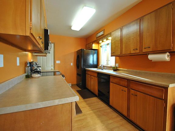 3rd image of 306 E 8 1/2 St